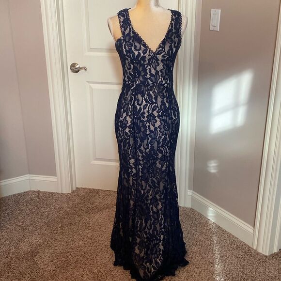 maniju Dresses & Skirts - EUC Maniju Lace dress (size medium)